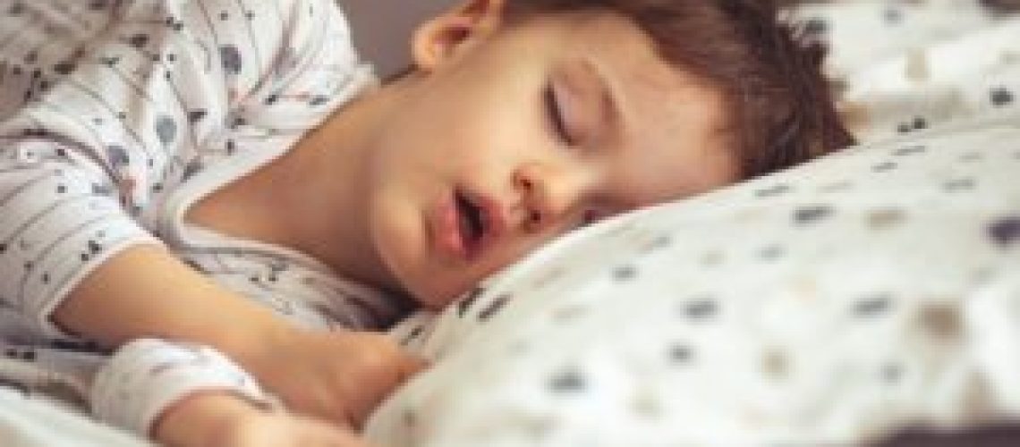 ronco-em-criancas-deve-ser-tratado-por-especialista-300x200